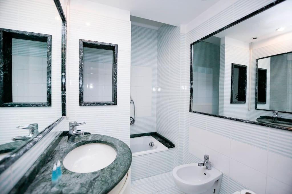 Blue Navona Two Bedroom Apartment - Topcollection โรม ภายนอก รูปภาพ